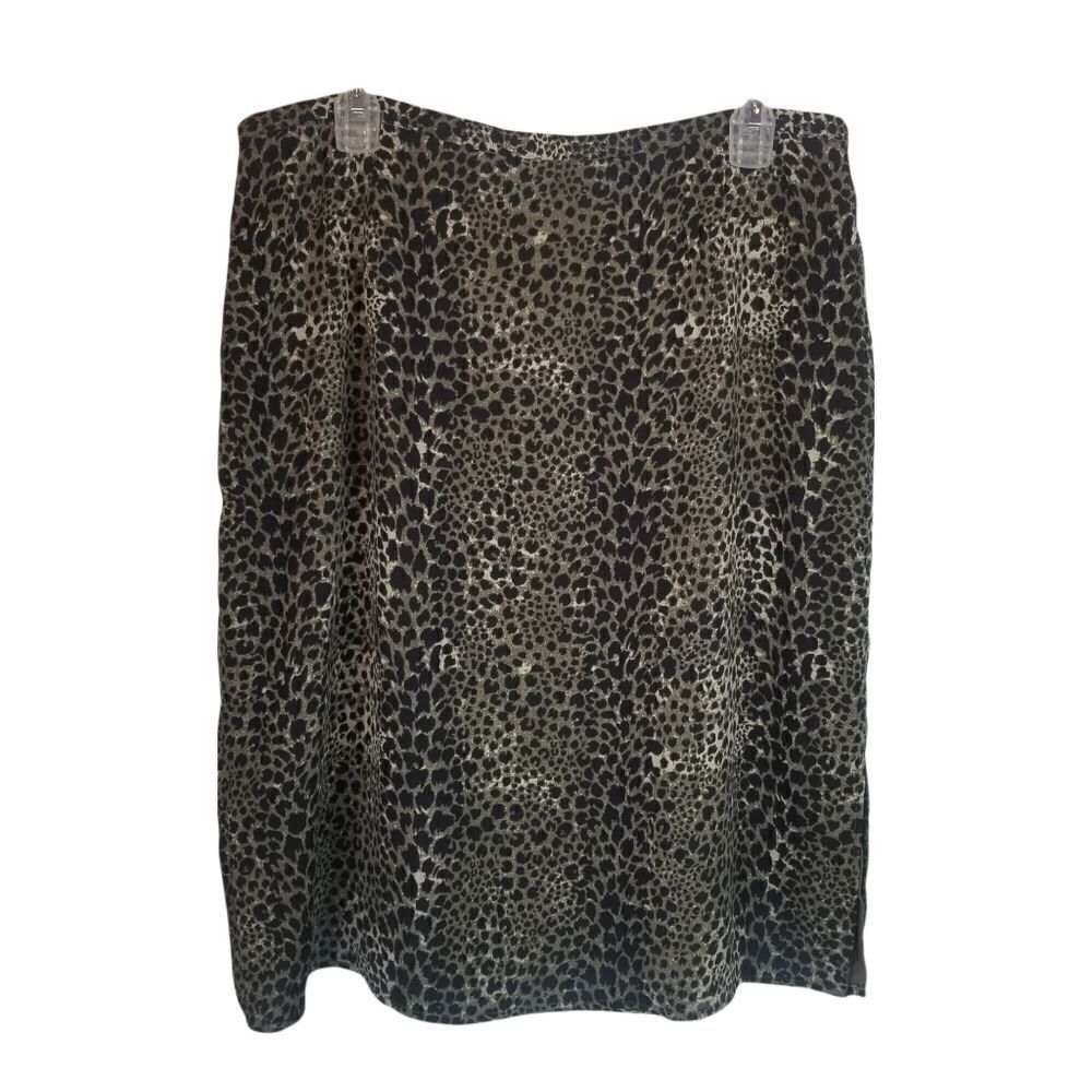 FIRST ISSUE, A LIZ CLAIBORNE COMPANY, ANIMAL PRINT SKIRT. SIZE 16.